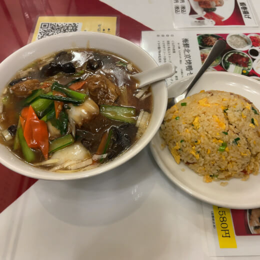 順海閣　牛バラ角煮そばと半炒飯